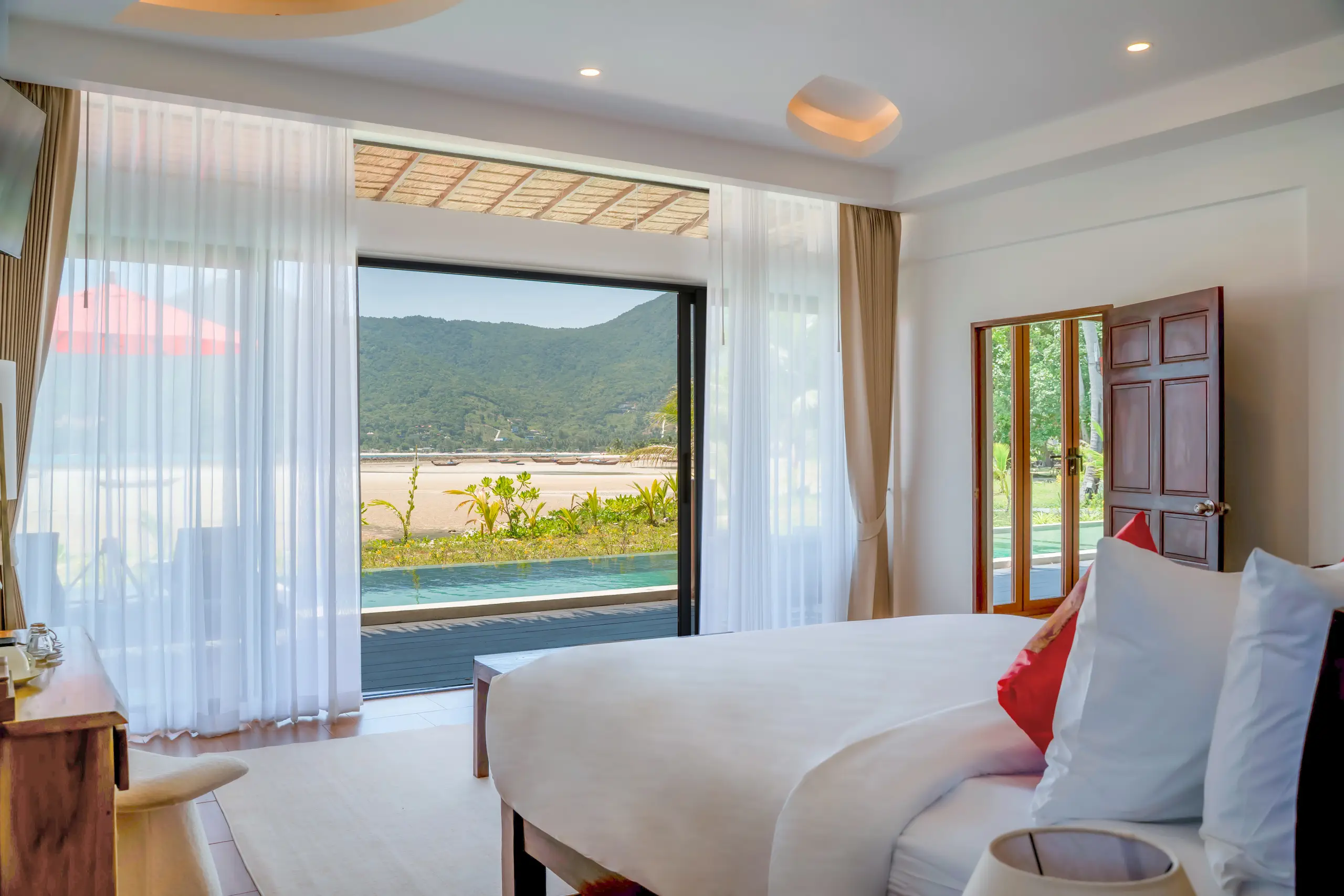 3 Bedroom Beach front Pool Villa